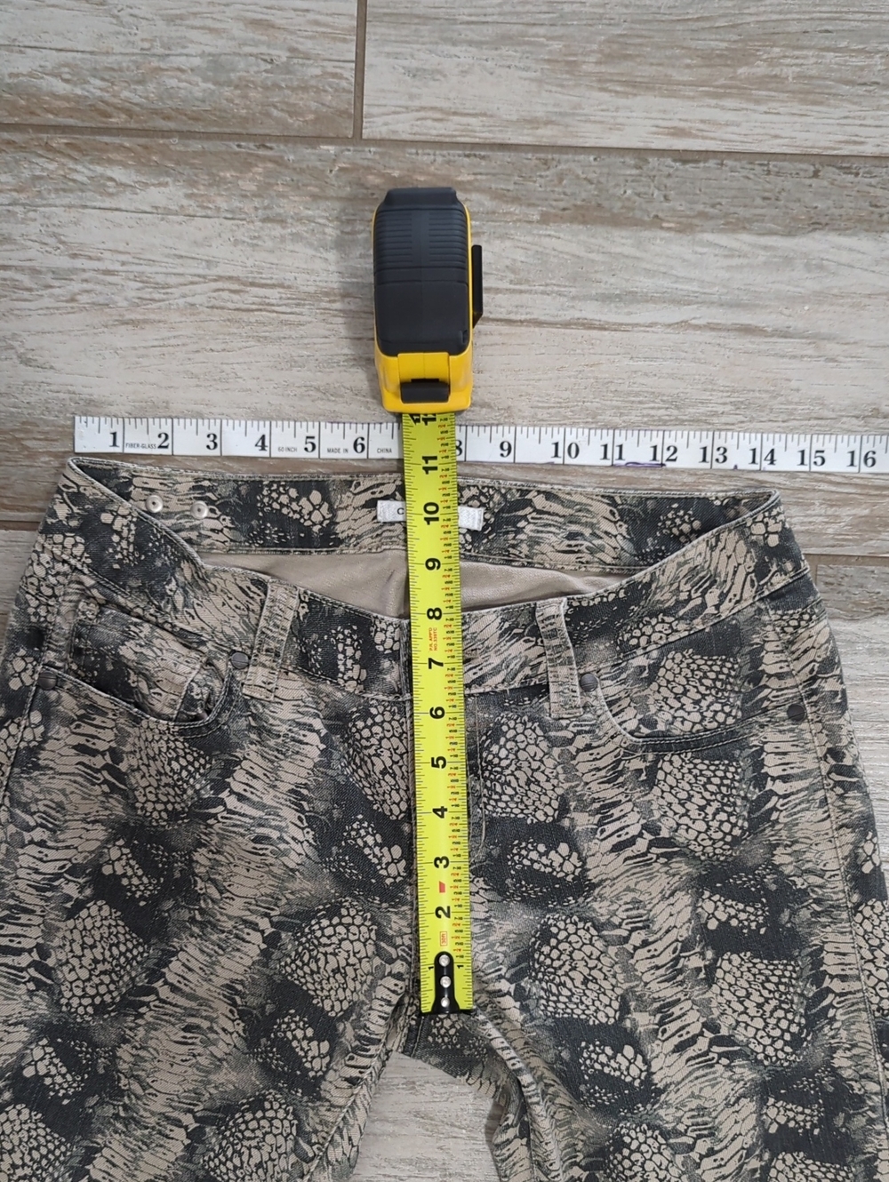 Cabi Snakeskin Skinny Jeans Size 4 Animal Print - Picture 9 of 11